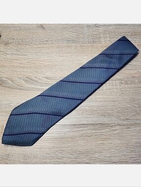 VINTAGE YVES SAINT LAURENT 100% All Silk Men's Neck Tie Blue Striped
